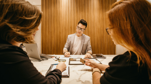 Your Story, Your Solution: Customized Resolution with Private Judging